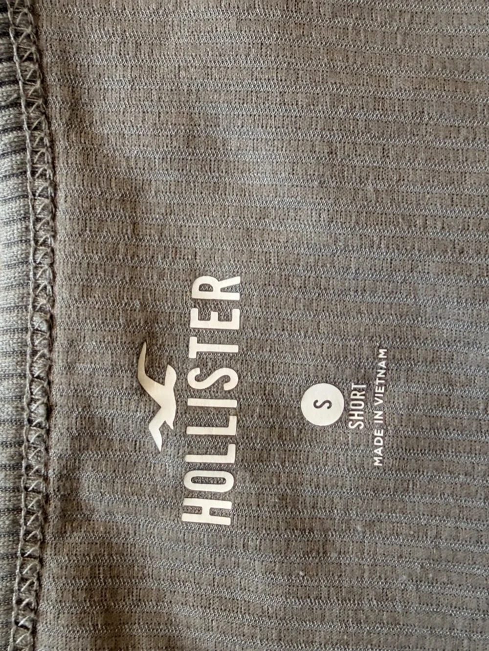 Hollister Short Crop Top - Picture 3 of 3